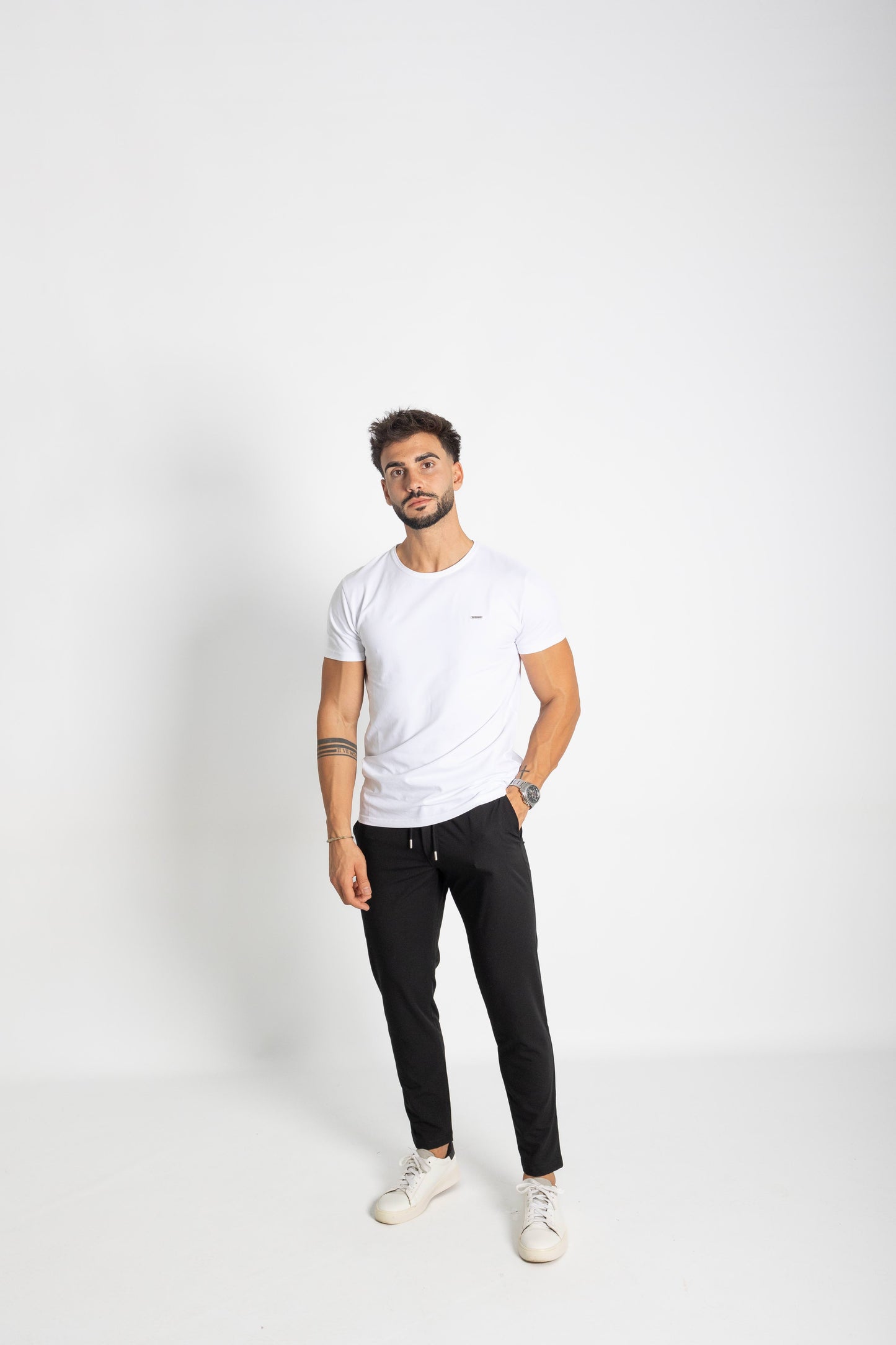 BASIC T-SHIRT