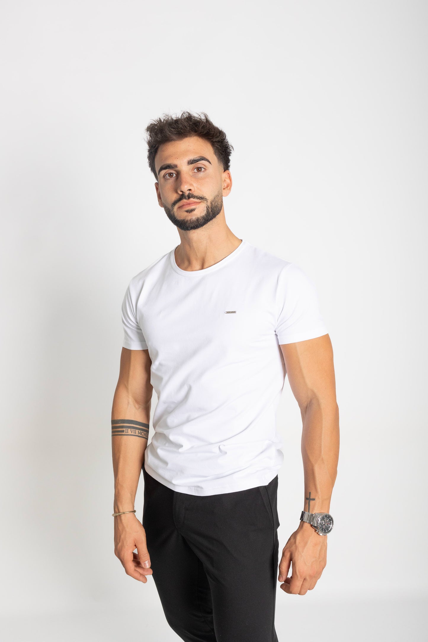 BASIC T-SHIRT
