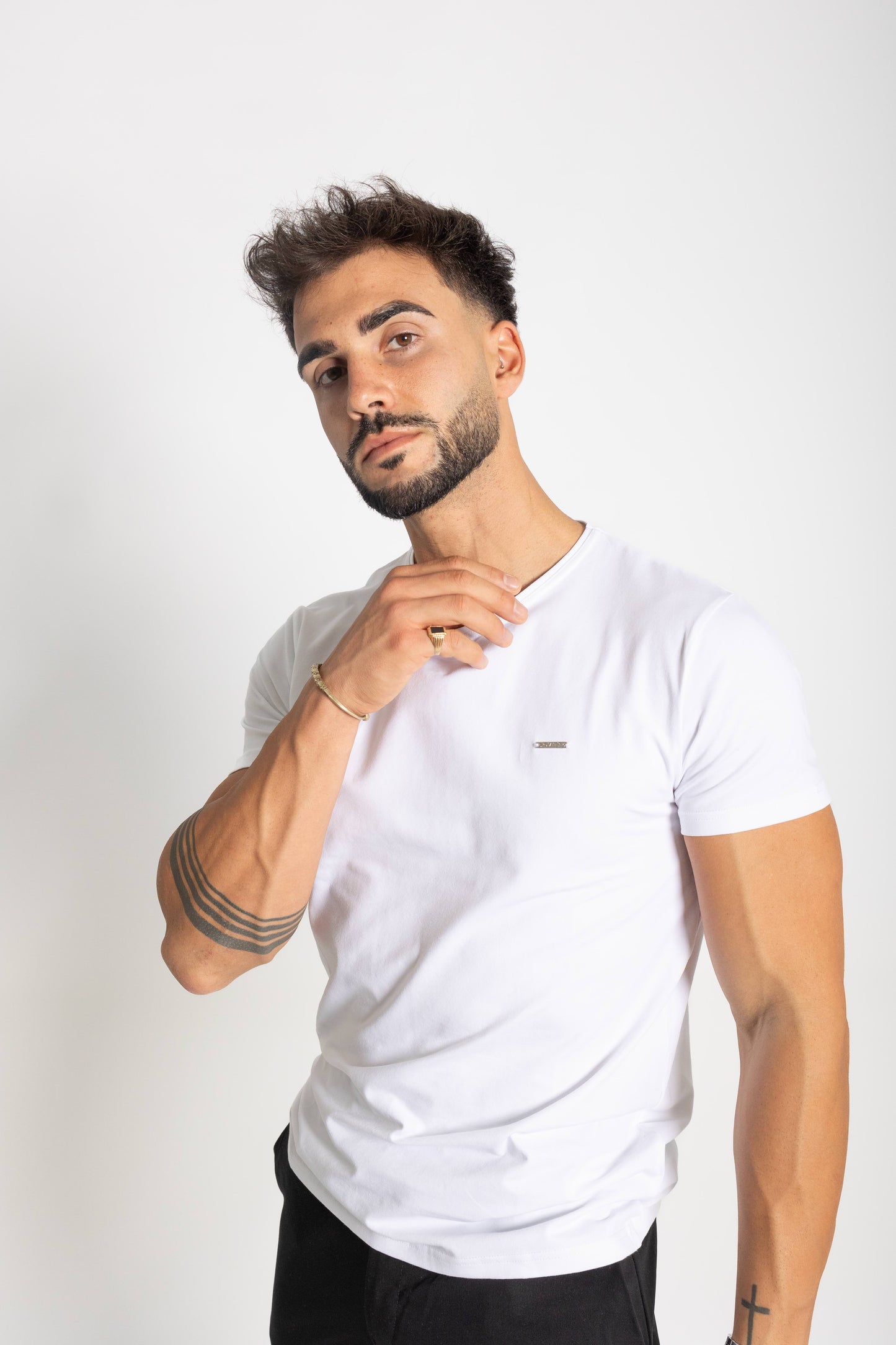 BASIC T-SHIRT