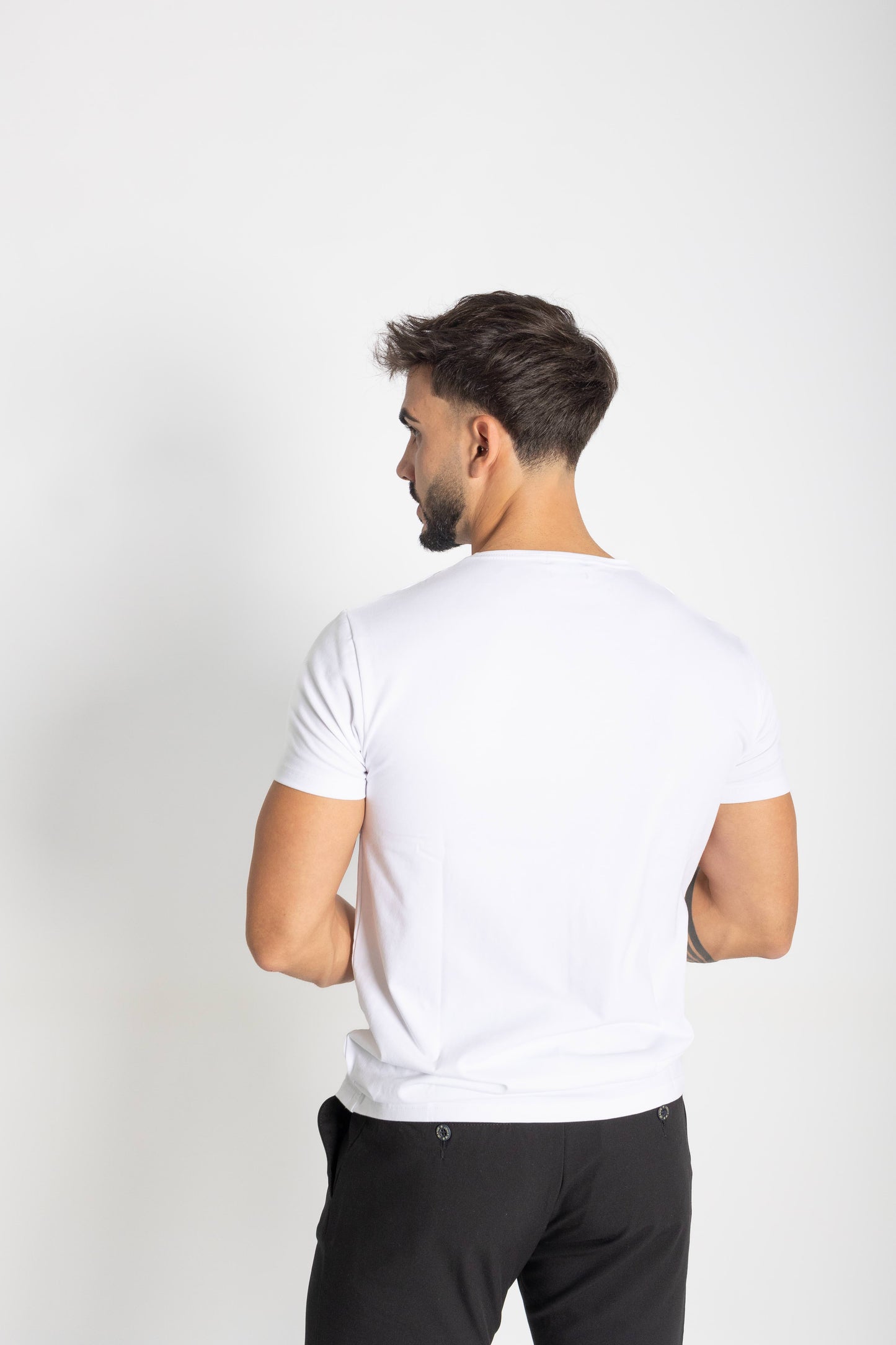 BASIC T-SHIRT