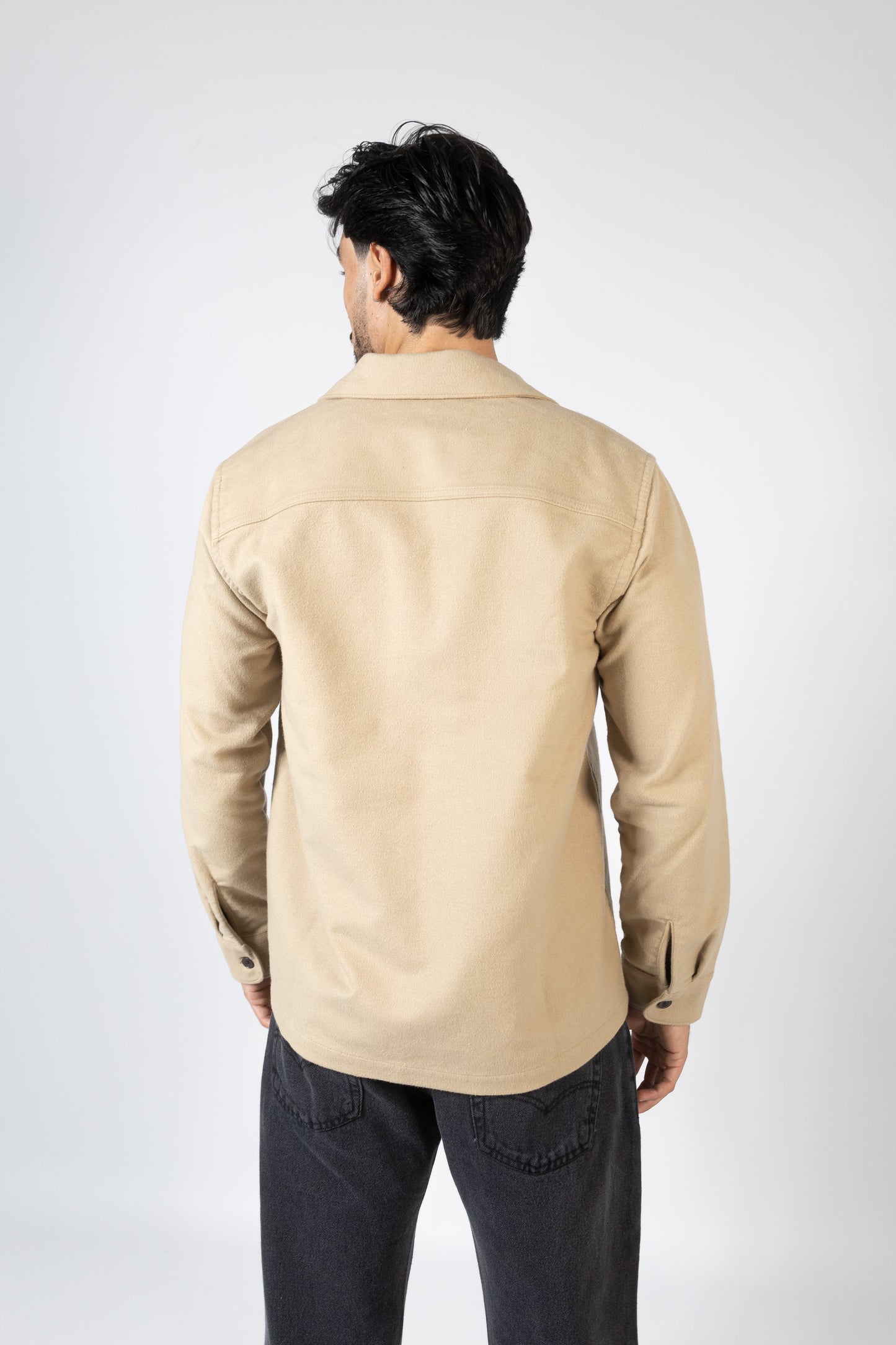 SOBRECAMISA COM BOLSOS CAMEL