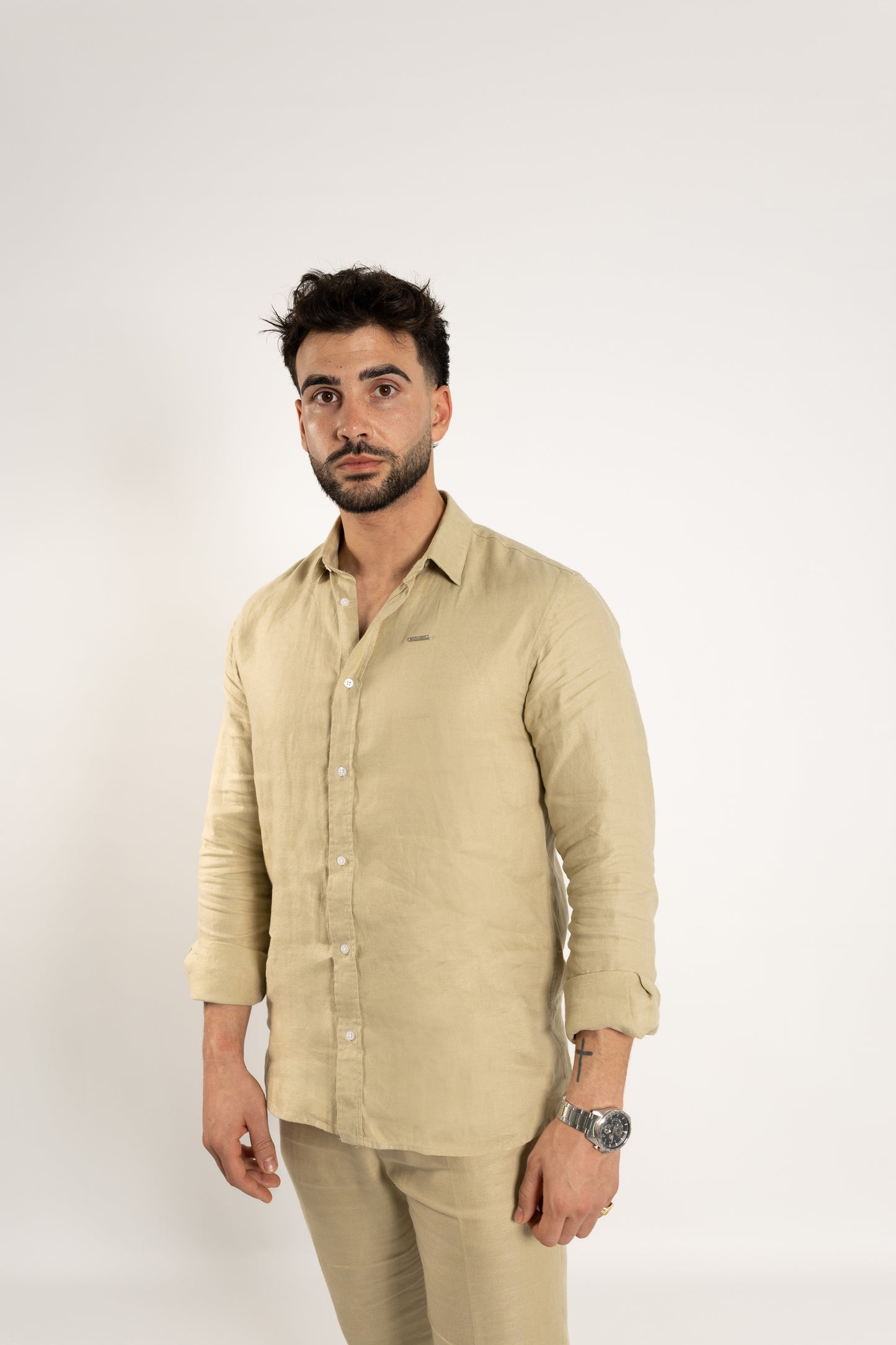 BASIC SLIM FIT SHIRT