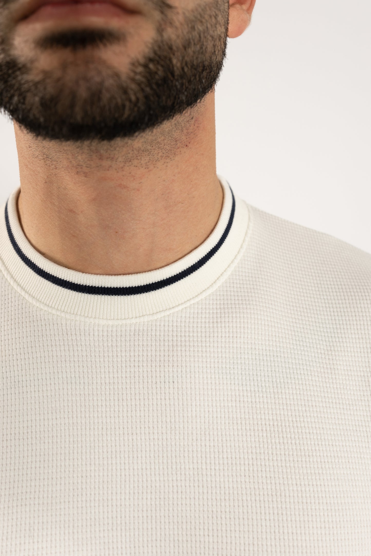 T-shirt em Malha com Gola e Punhos Contraste