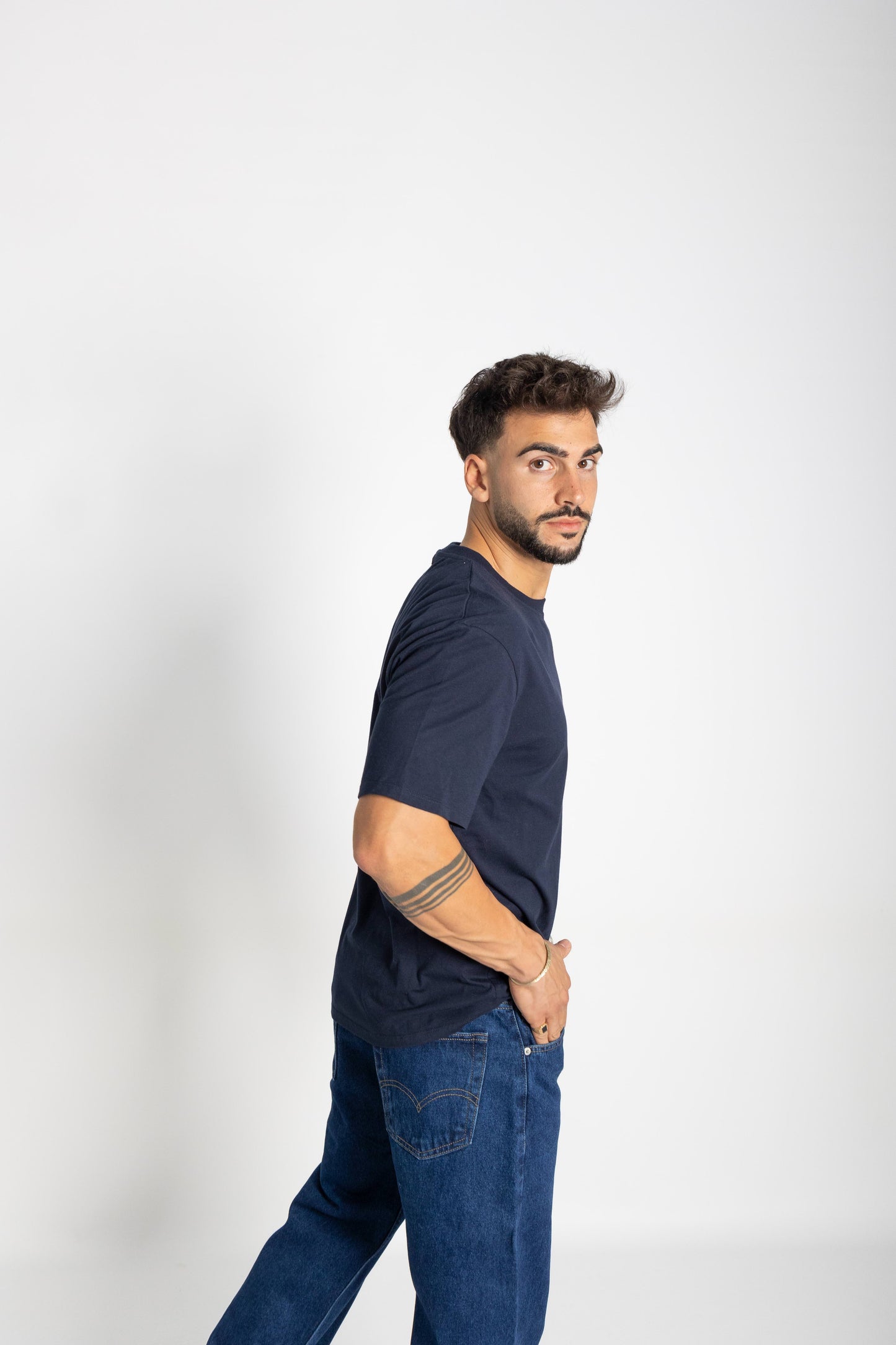 T-SHIRT BÁSICA OVERSIZE