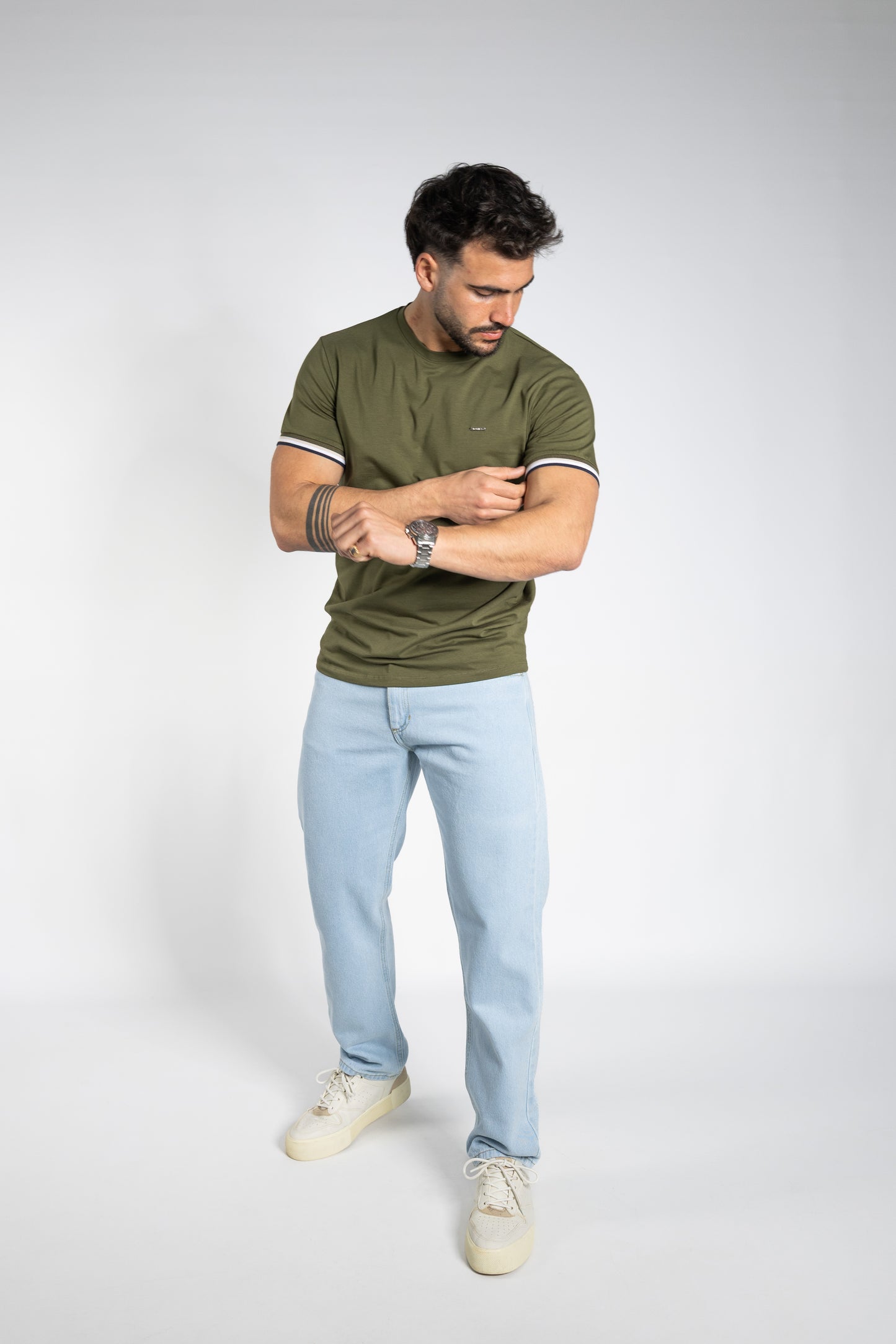 T-shirt com detalhe contrastante nas mangas