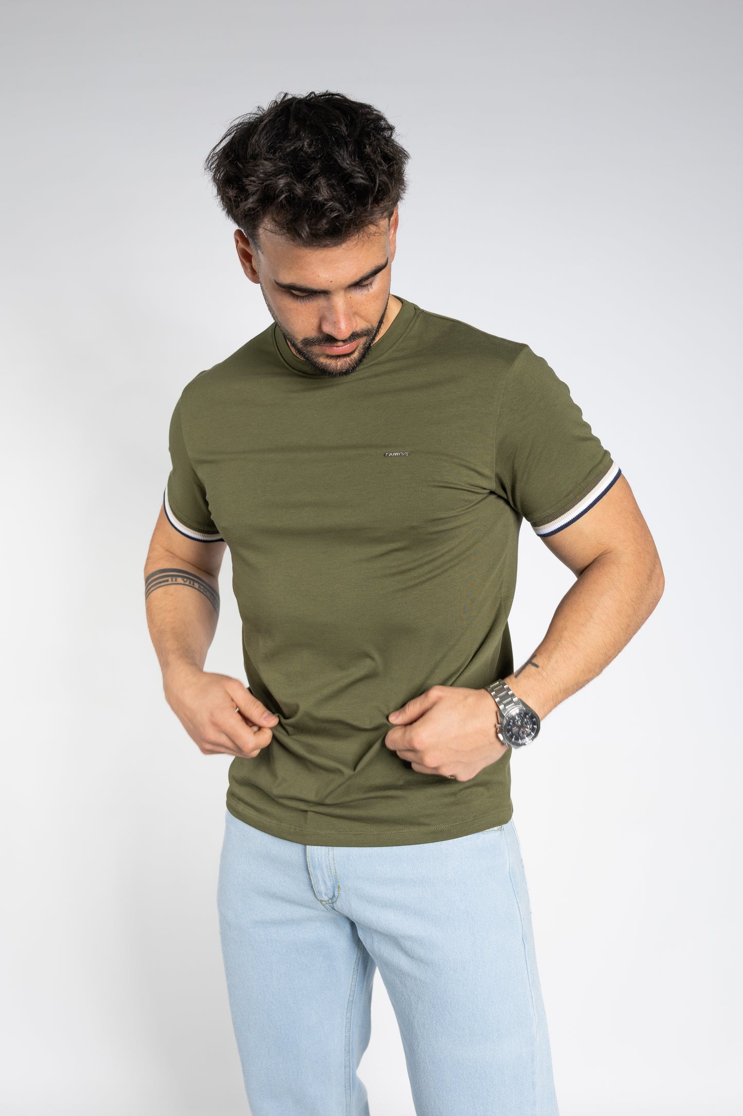 T-shirt com detalhe contrastante nas mangas