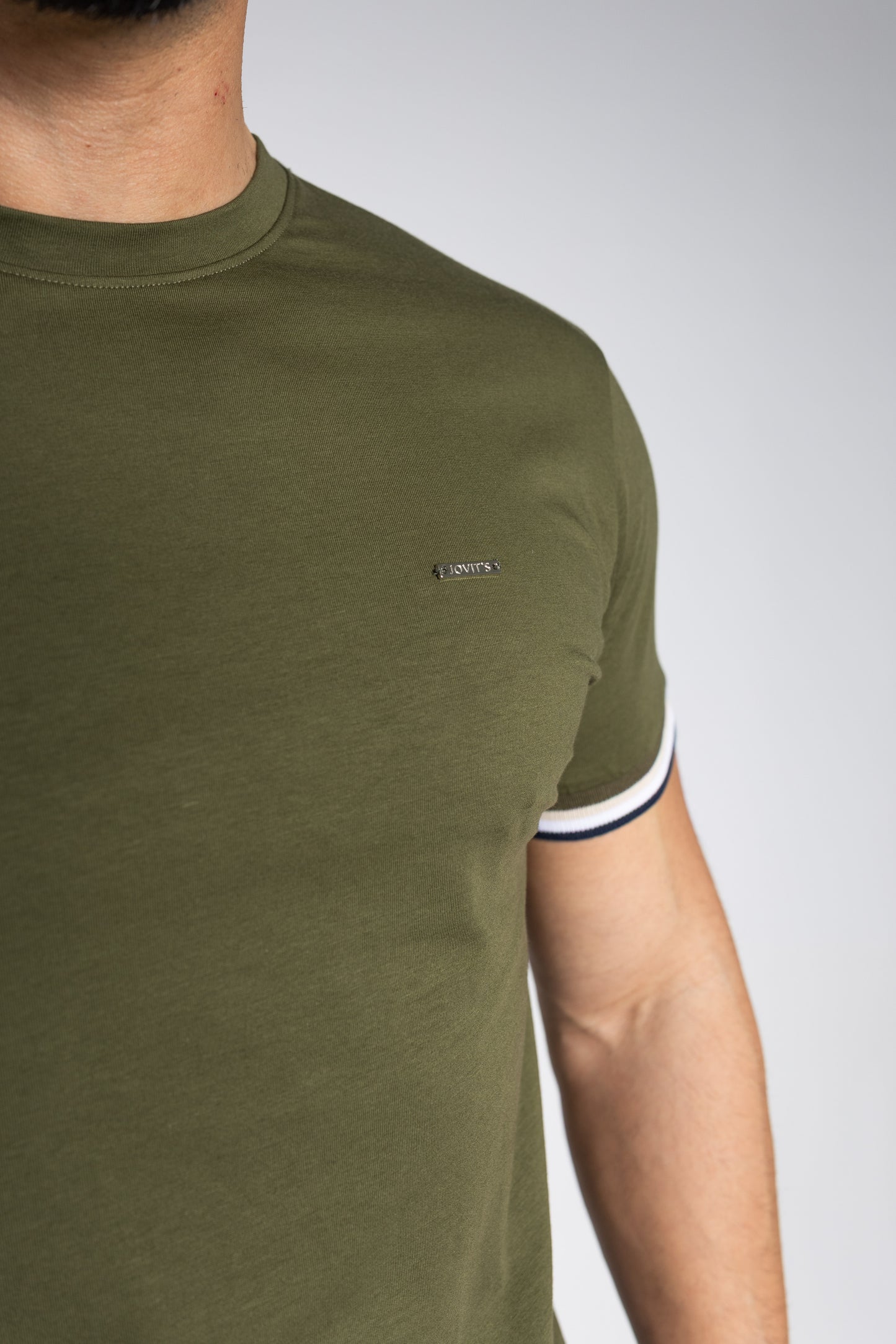 T-shirt com detalhe contrastante nas mangas