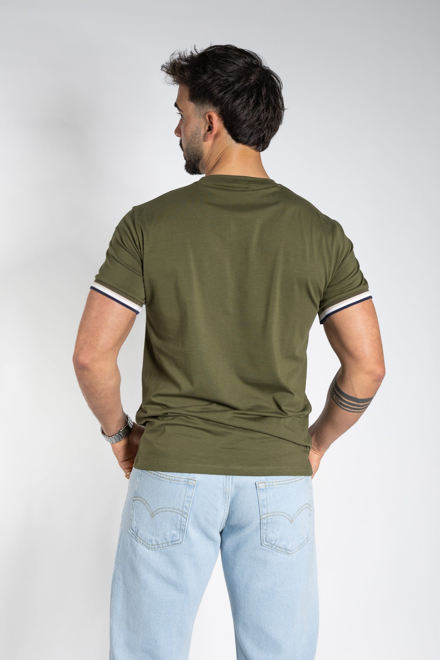 T-shirt com detalhe contrastante nas mangas