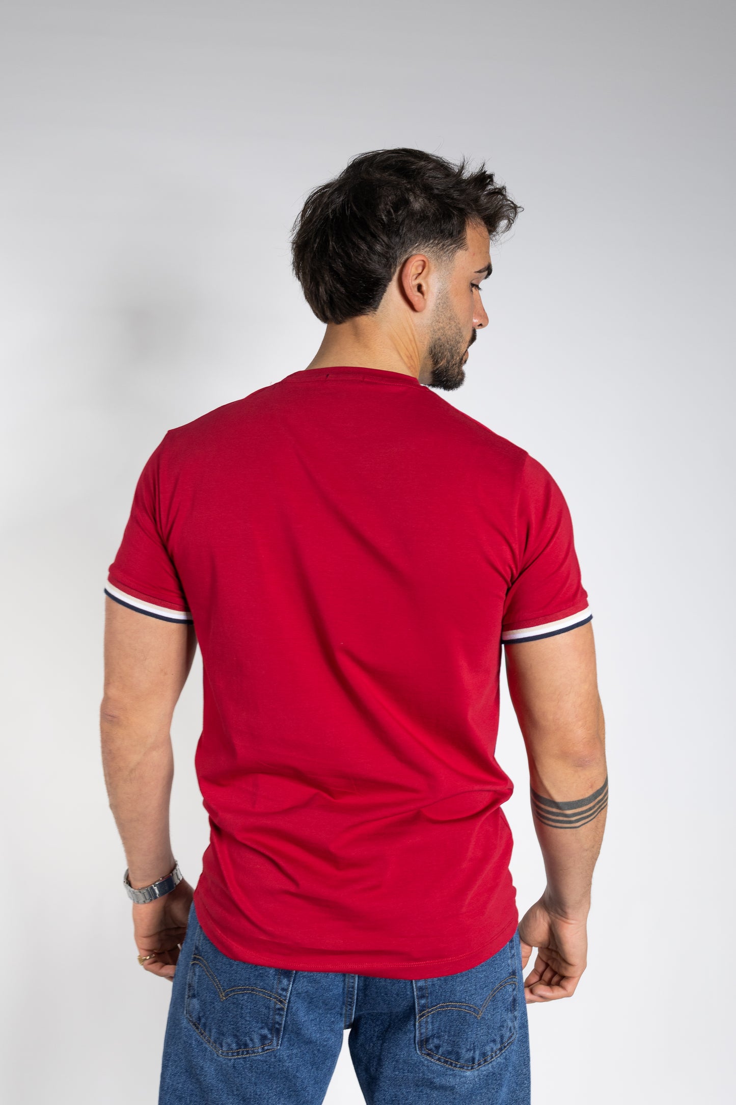 T-shirt com detalhe contrastante nas mangas