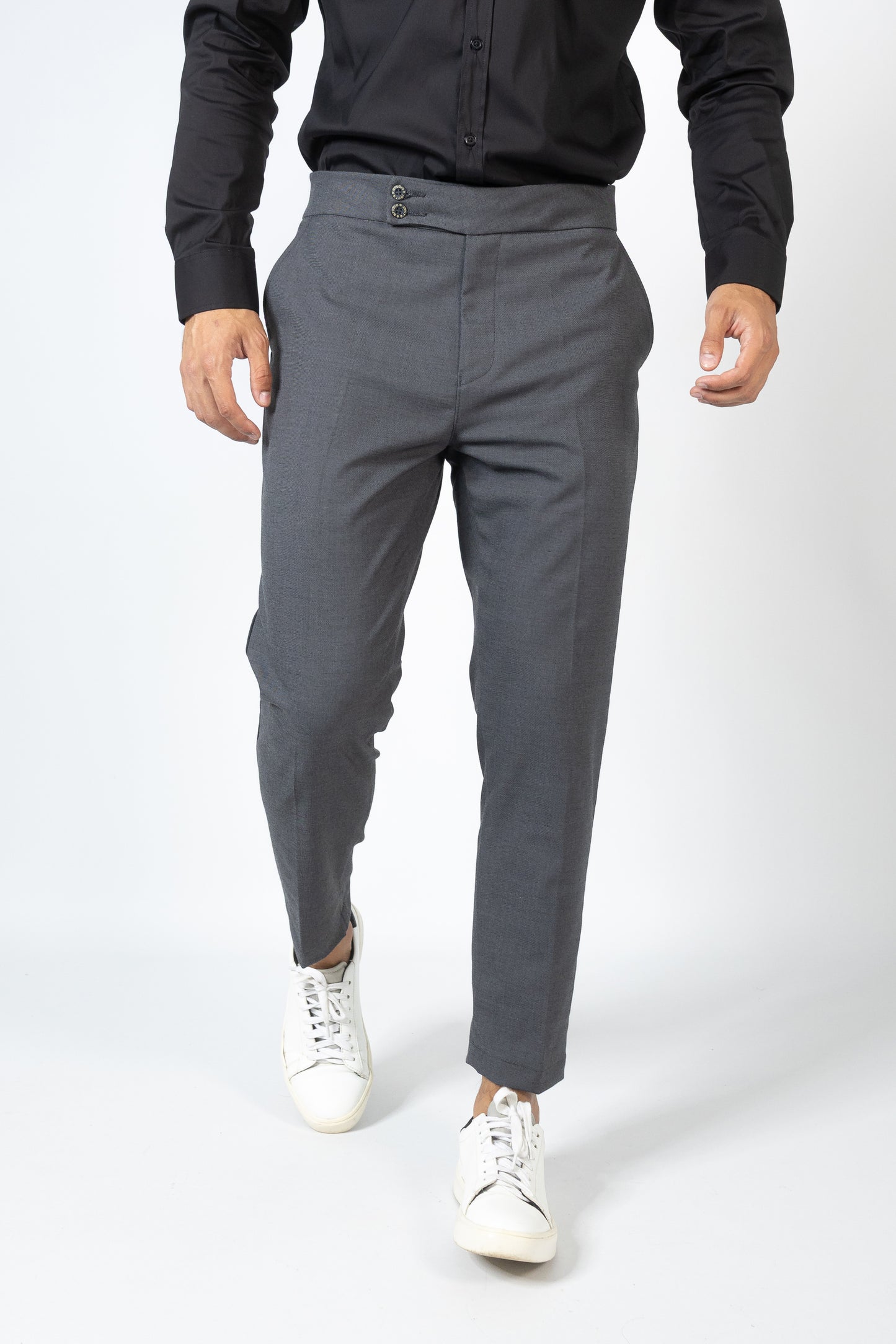 CALÇA COM DOIS BOTÕES