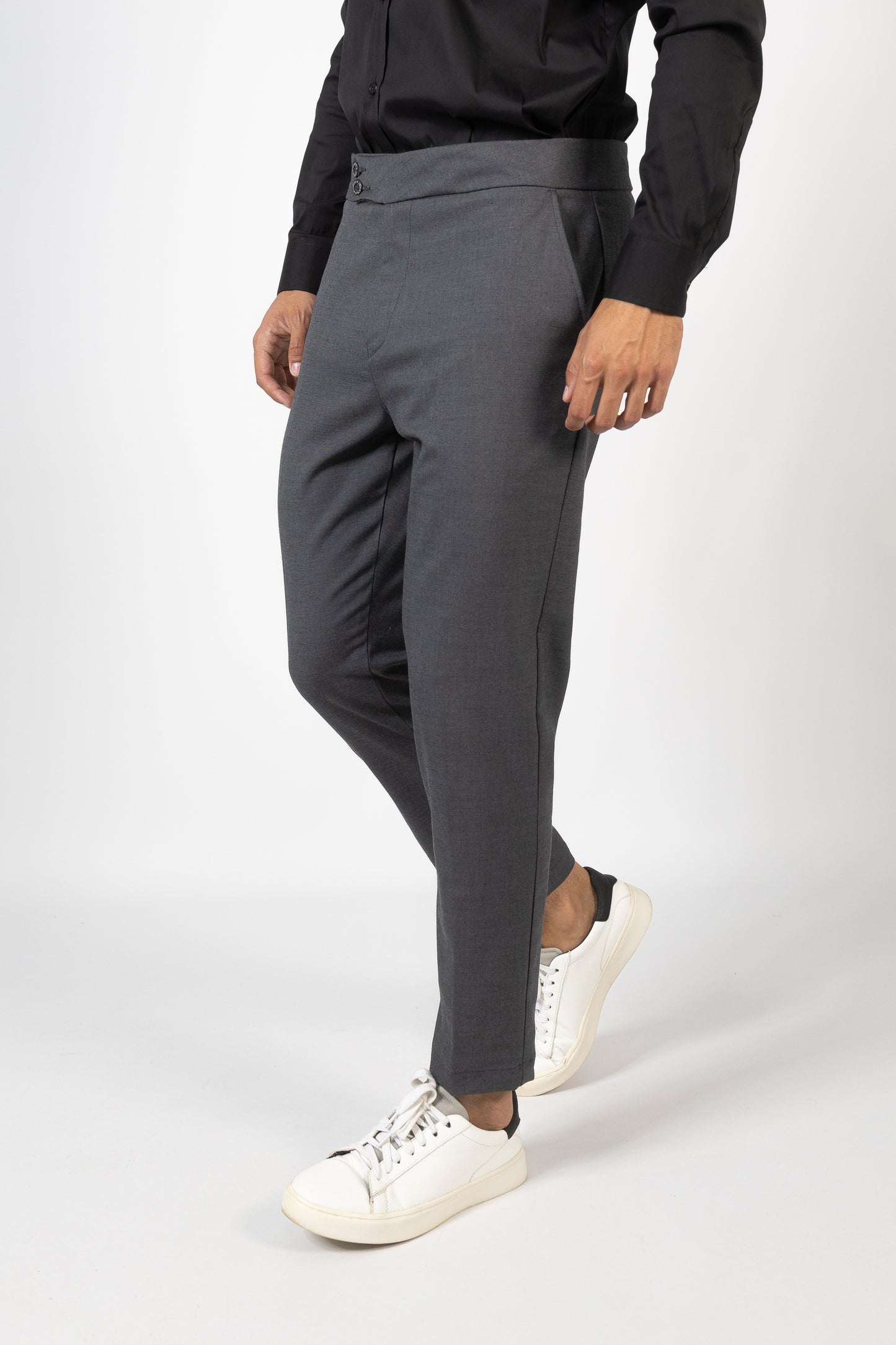 CALÇA COM DOIS BOTÕES