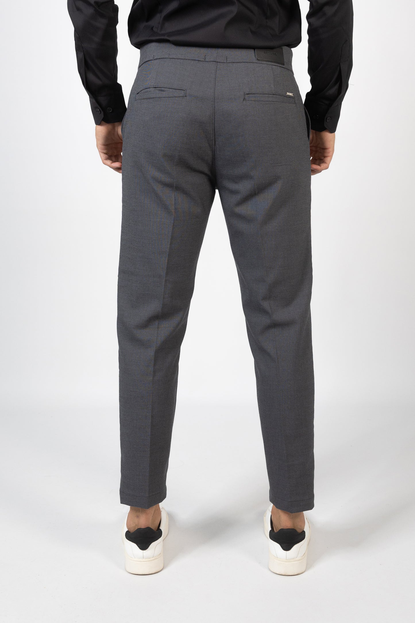 CALÇA COM DOIS BOTÕES