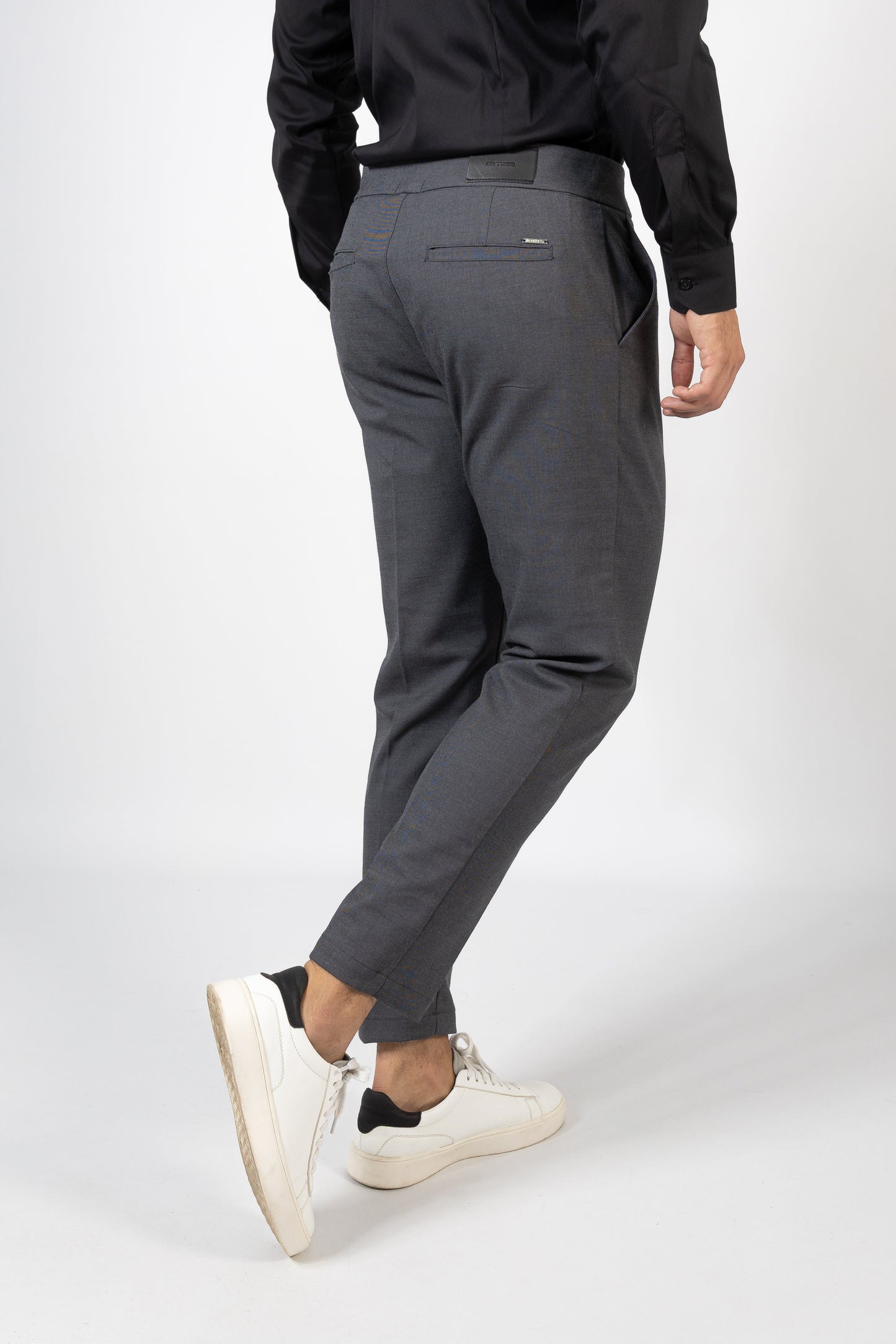 CALÇA COM DOIS BOTÕES