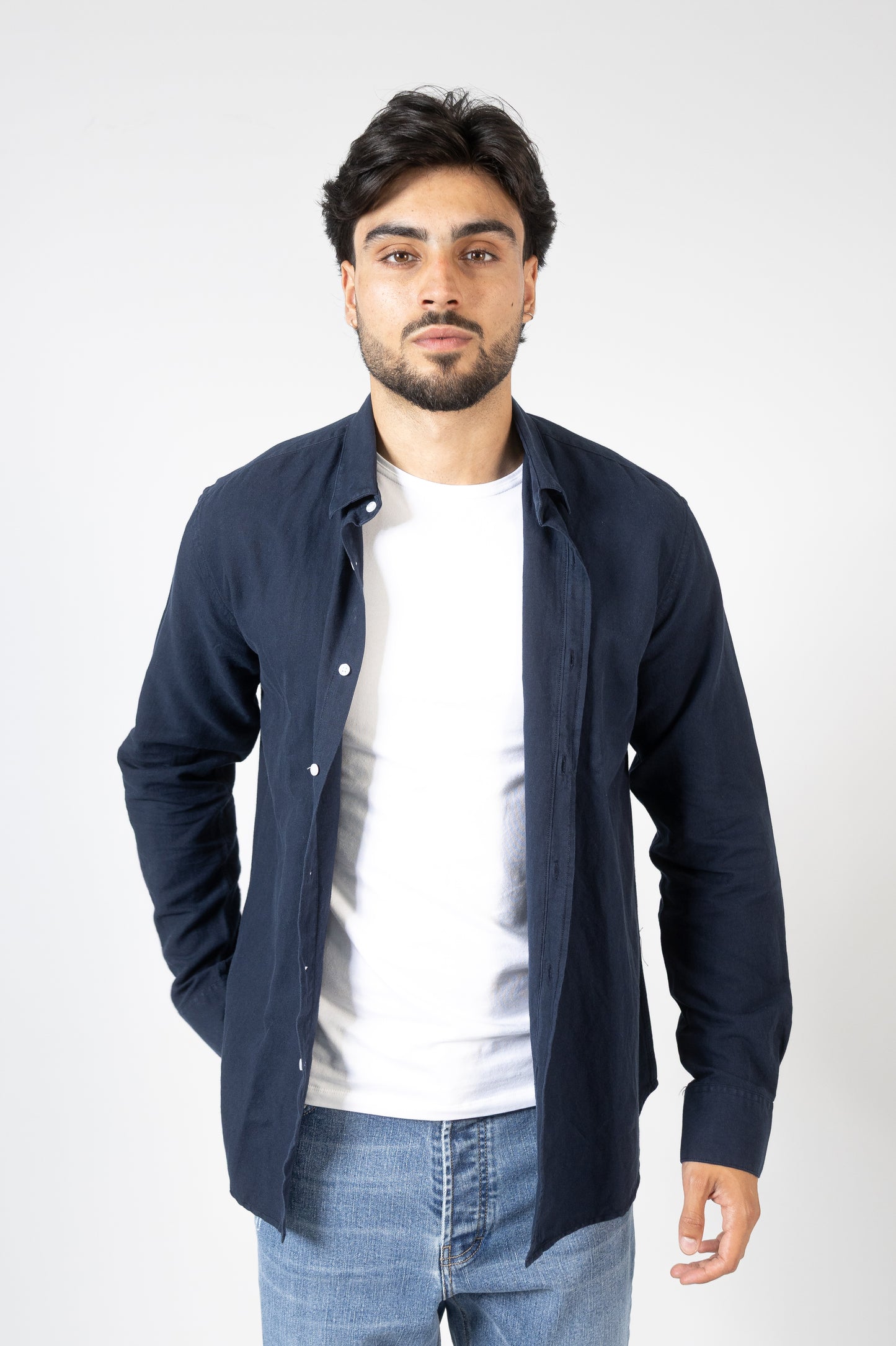 BASIC SLIM FIT SHIRT