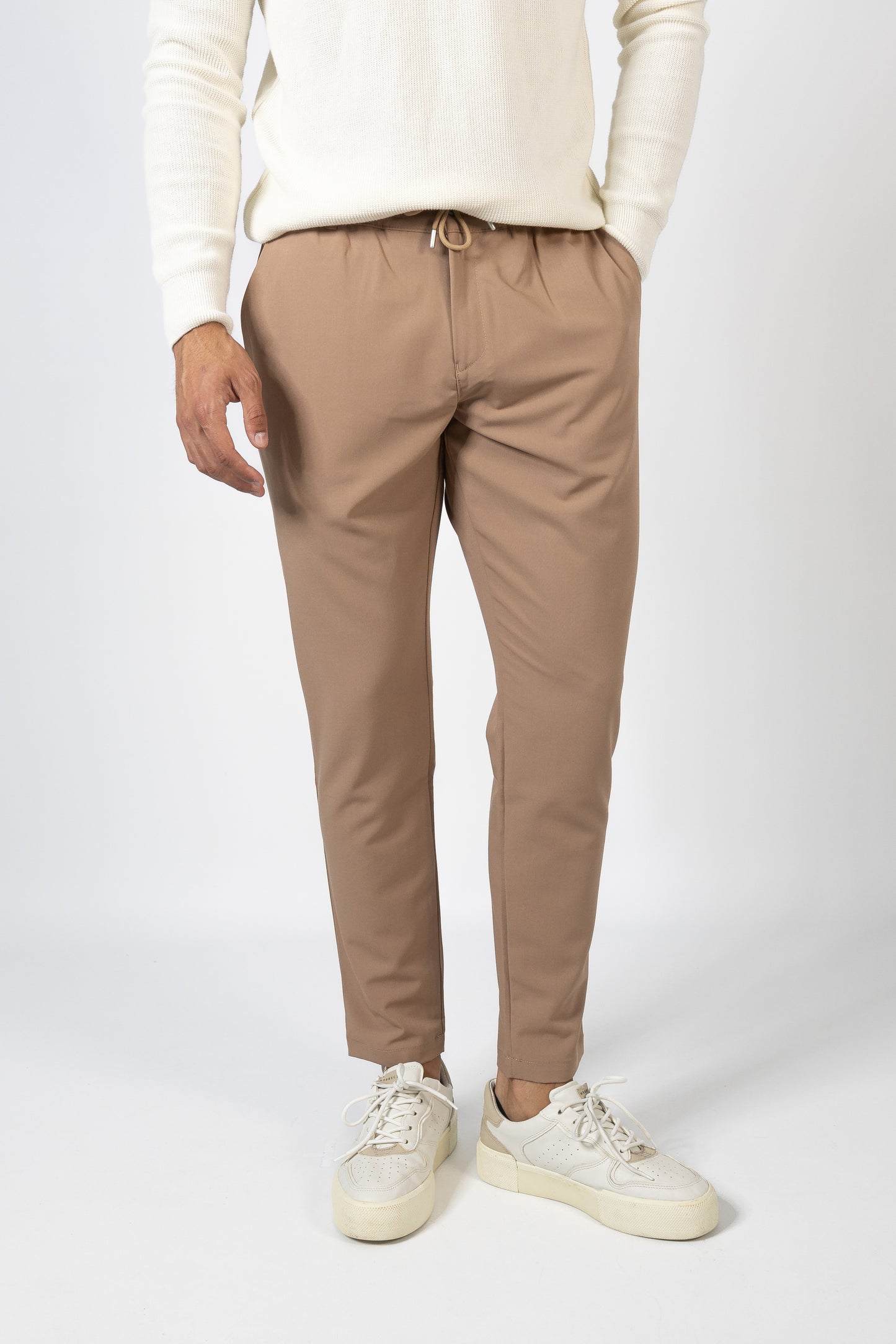 CALÇAS SLIM FIT COM CÓS ELÁSTICO